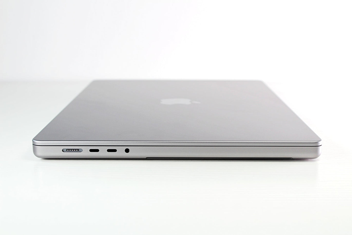 2021 Apple MacBook Pro 16-inch – M1 Max 32-Core GPU 64GB RAM 4TB SSD | 92 Cycles