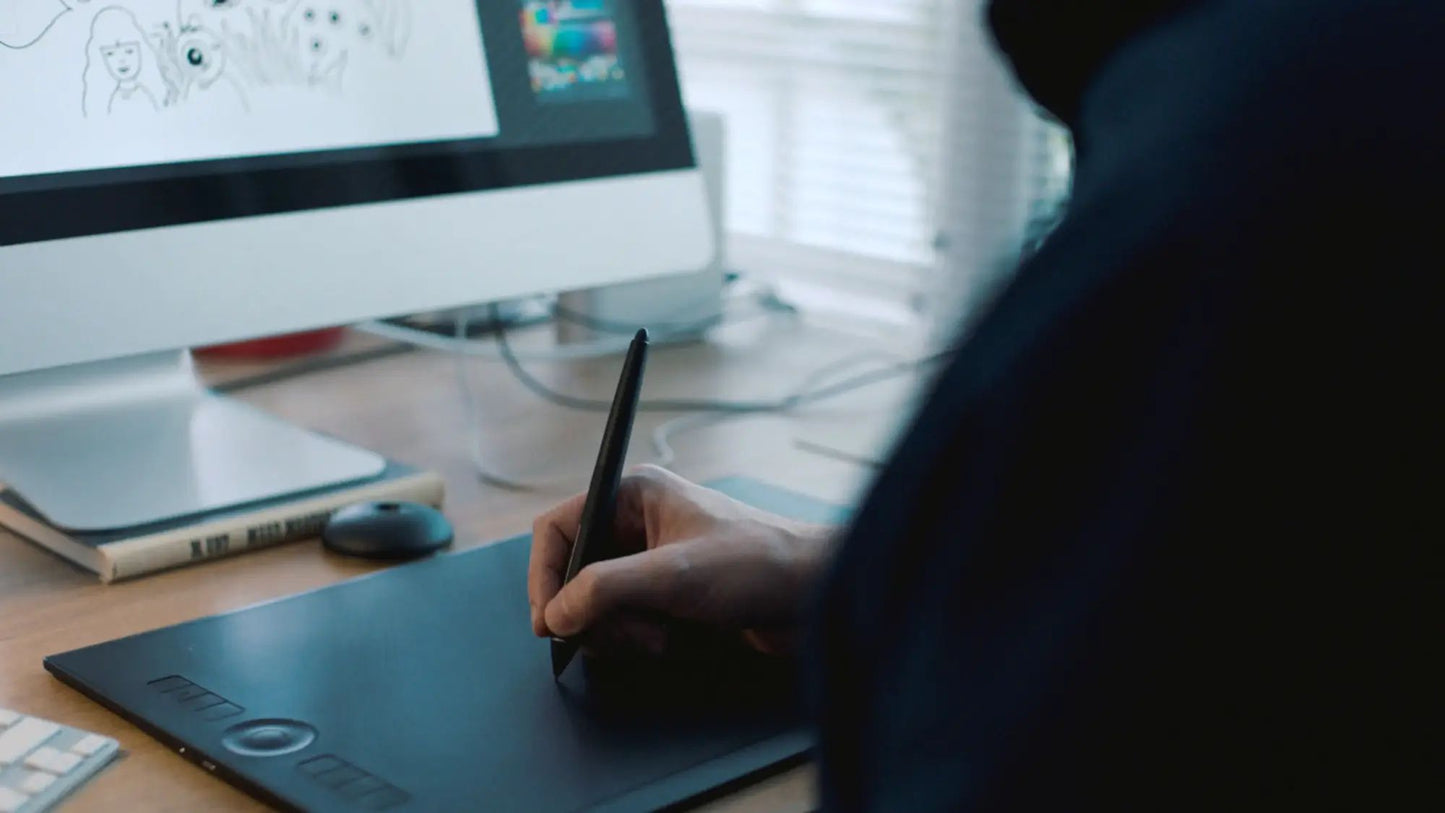 Wacom - Intuos Pro Pen Drawing Tablet (Medium) - Black - PTH660