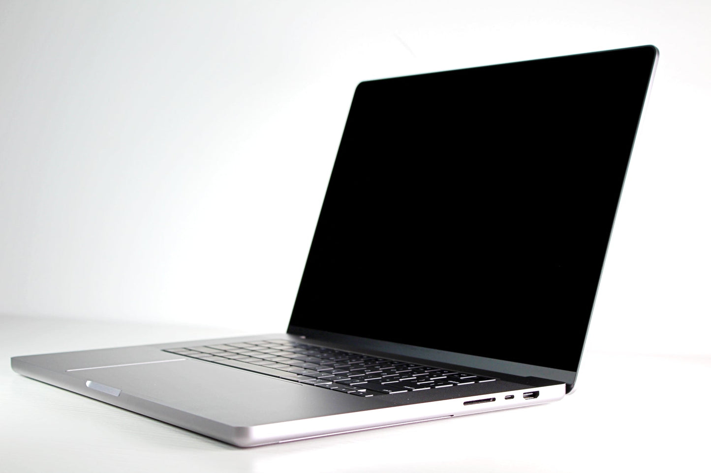 2021 Apple MacBook Pro 16-inch – M1 Max 32-Core GPU 64GB RAM 4TB SSD | 92 Cycles