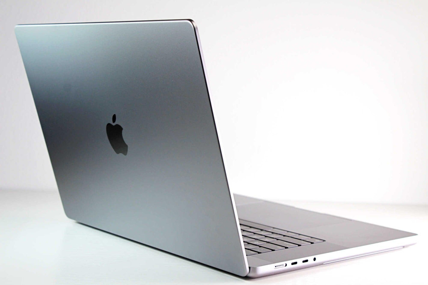 2021 Apple MacBook Pro 16-inch M1 Max 32-Core GPU – 64GB RAM 4TB SSD | 100% BH