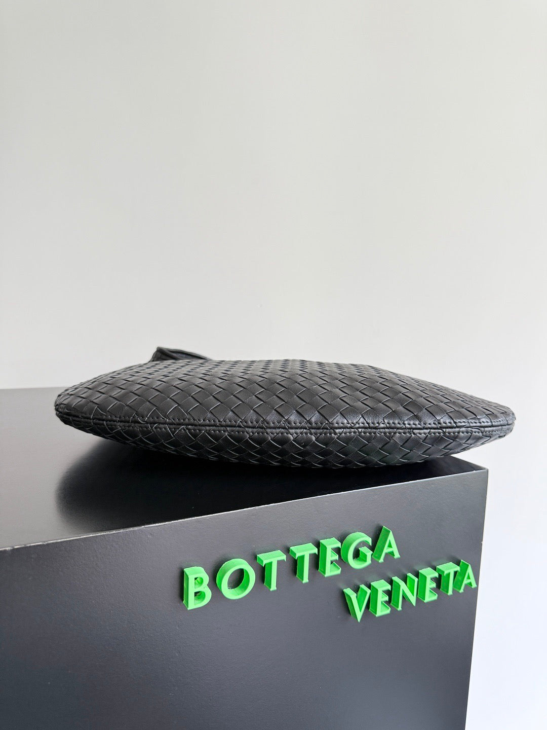 Veneto Black - Medium