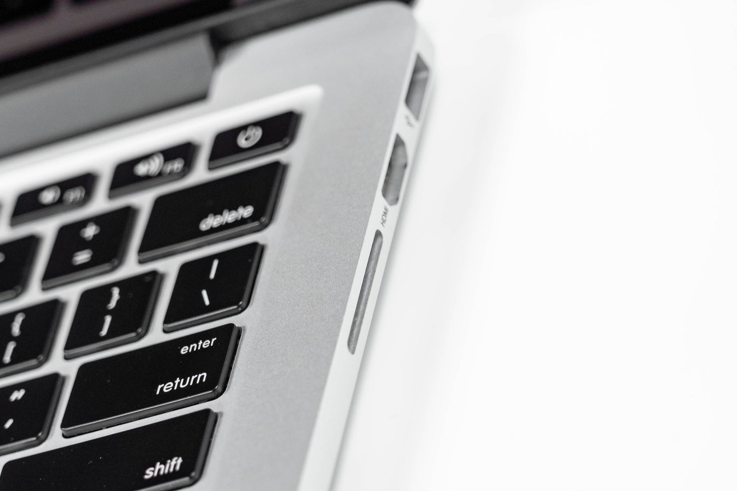 MacBook Pro (2015) 13-inch – Intel Core i5 2.9GHz – Iris Graphics 6100