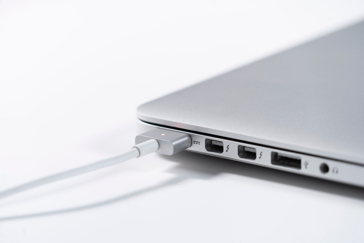 Apple MacBook Pro 15.4-Inch Late 2013 Retina Core 2.3 i7-4850HQ Quad-Core 16GB ME294LLA