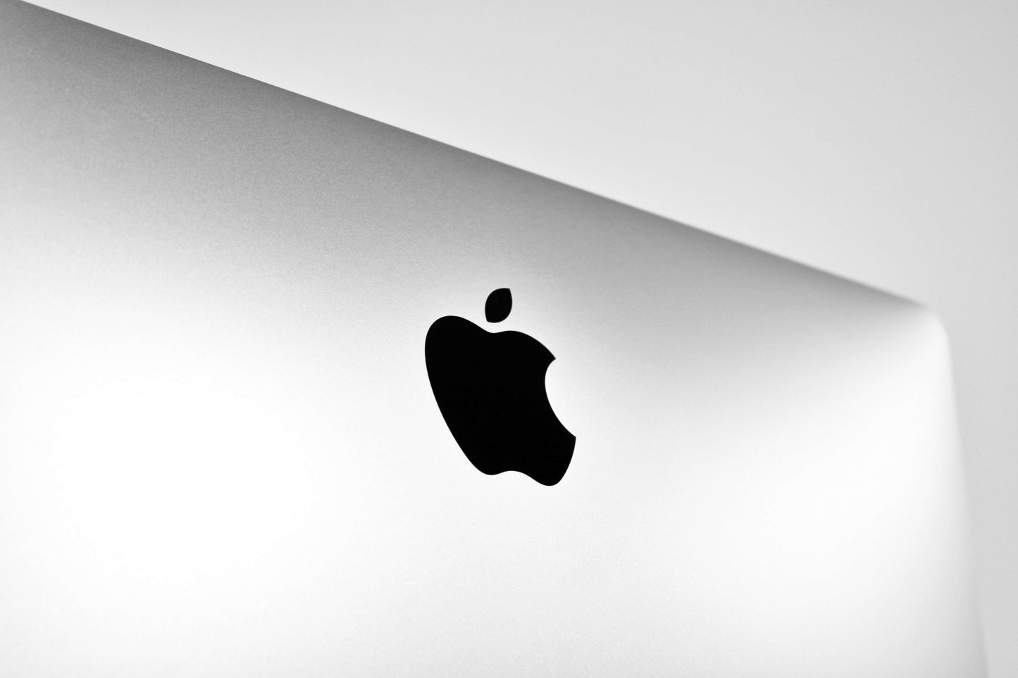 Apple iMac 5K 27-inch (Mid 2019) 3.7GHz i5 2TB Fusion Drive 32GB RAM All-In-One Desktop